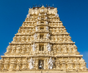 At a distance of 13 km from Mysore lies a beautifully sculptured Chamundeshwari Temple atop the Chamundi Hills. With 7 tier gopuram and 7 golden kalash at the top, the architecture of this temple is unique and eye-catching. Enjoy a stunning view from the temple, as you witness many significant structures from the top.
